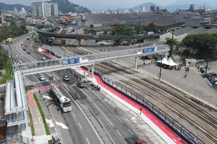 Aberta nova passarela de acesso ao terminal de cruzeiros de Santos