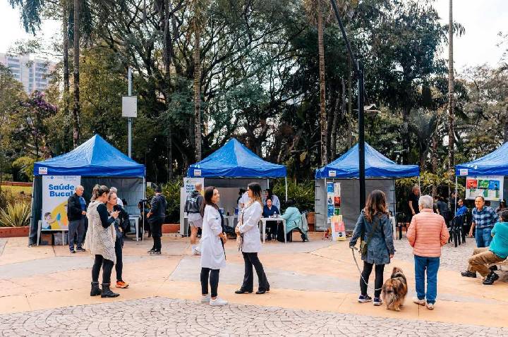 Ação da Caravana da Saúde leva serviços gratuitos para a região central, com vacinação e avaliação bucal