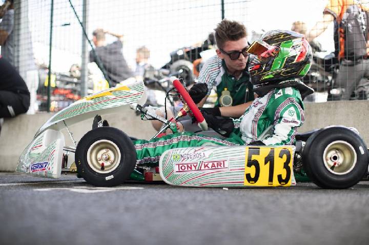 Álvaro Medeiros protagoniza recuperação impressionante na WSK Euro Series em Lonato