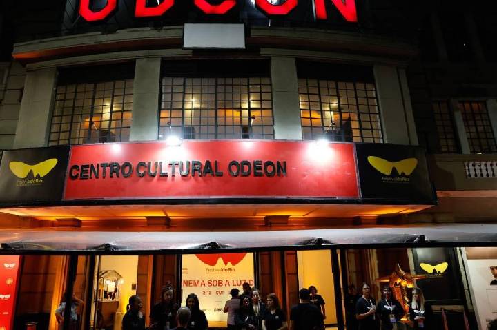 Aos 100 anos, Odeon representa resistência do cinema de rua no Rio