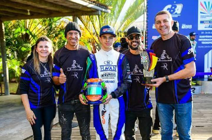 Arthur da Rocha transformou belas atuações na conquista do vice-campeonato sul-americano de kart na F4 Júnior