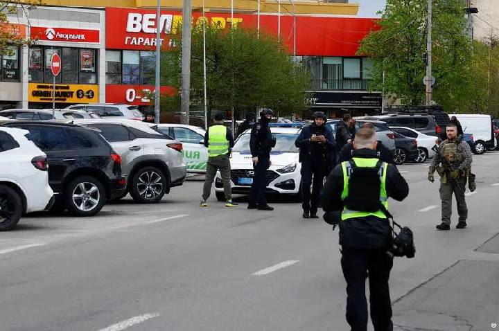 Ataque a tiros deixa ao menos seis mortos em Kiev