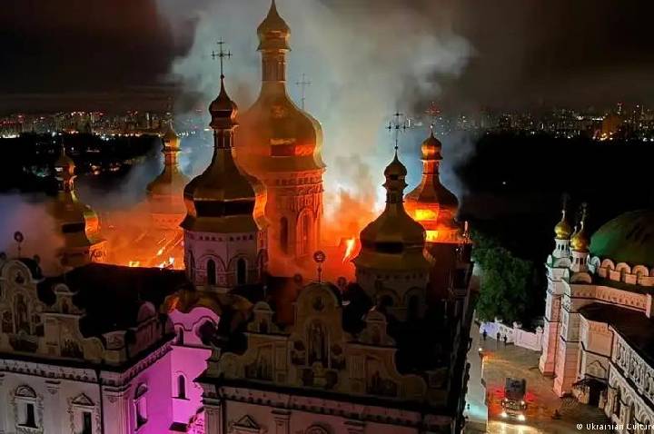 Ataque russo atinge catedral histórica em Kiev