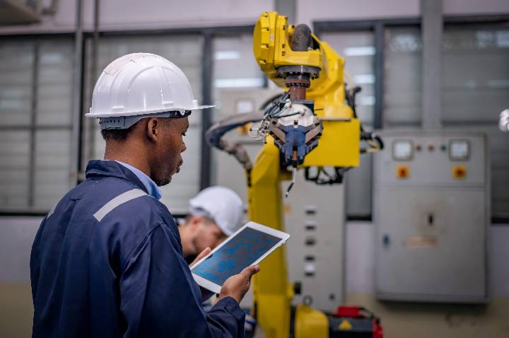 Automação amplia demanda por profissionais de tecnologia