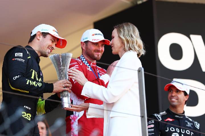 Brasileiro Felipe Drugovich sobe pela primeira vez ao pódio no E-Prix de Mônaco; atual campeão mundial Oliver Rowland vence etapa