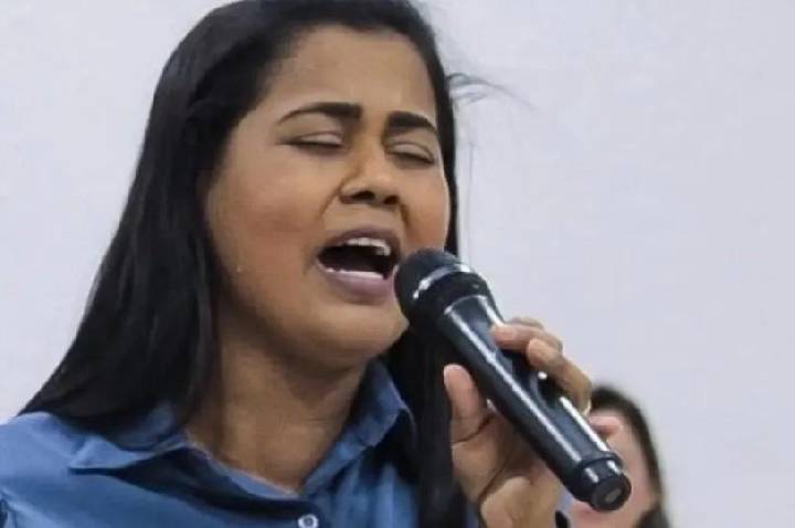 Cantora gospel morre aos 38 anos após doença no fígado