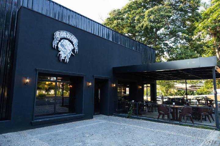 Cão Véio São José dos Campos celebra um ano com novidades no cardápio e promoções especiais