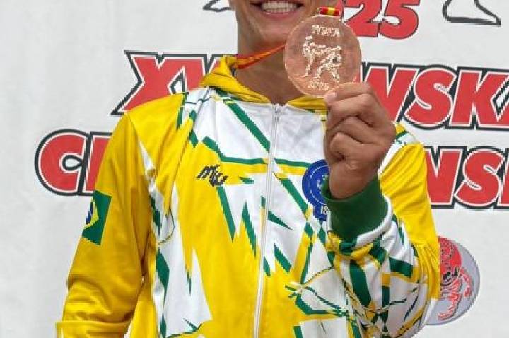 Carateca santista é bronze por equipes no Mundial Shotokan na Espanha