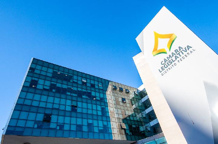 Caso na CLDF reforça alerta sobre monitoramento digital