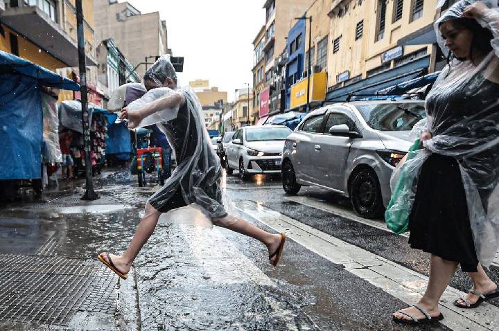 Chuva deve atingir todas as regiões no fim de semana, prevê Inmet 