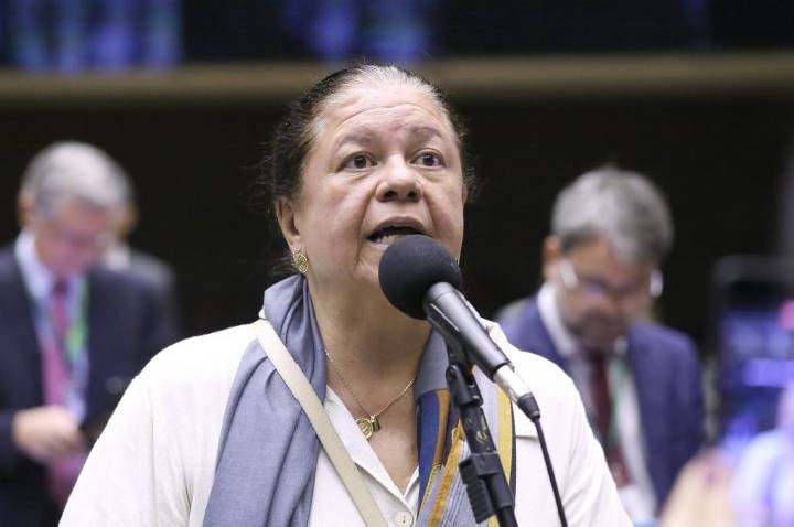 Comissão aprova projeto que limita acumulação da aposentadoria de ex-congressista com mandato local