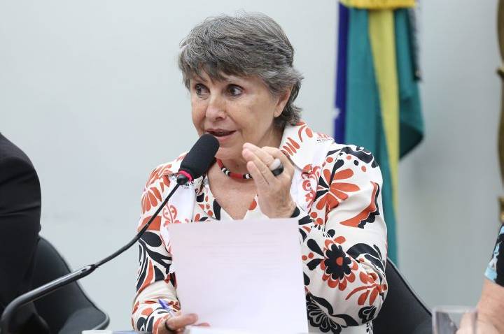 Comissão debate impactos sobre trabalhadores demitidos da Oi e da Serede