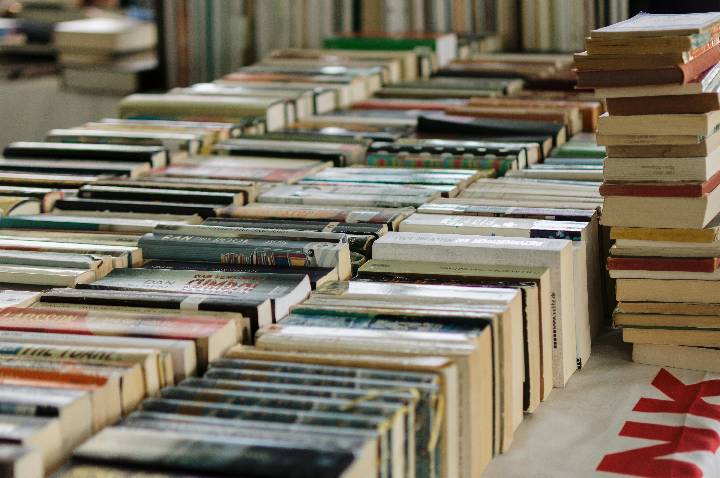 Consumo de livros cresce no Brasil e ganha força nas redes