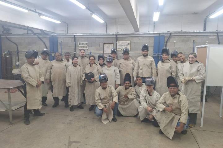 Curso inédito de Mecânica Portuária forma primeira turma em Santos