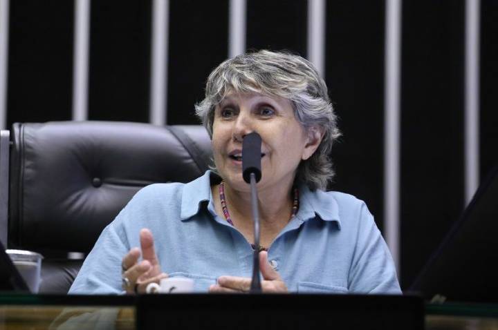 Deputada defende caráter multidisciplinar no enfrentamento ao HIV/Aids