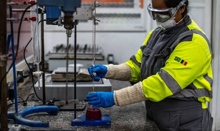 Empresas ampliam vagas e buscam talentos