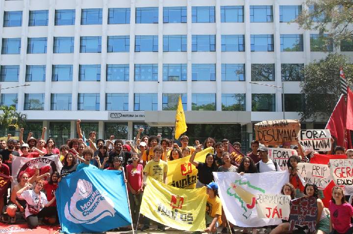 Estudantes encerram greve de quase dois meses na USP
