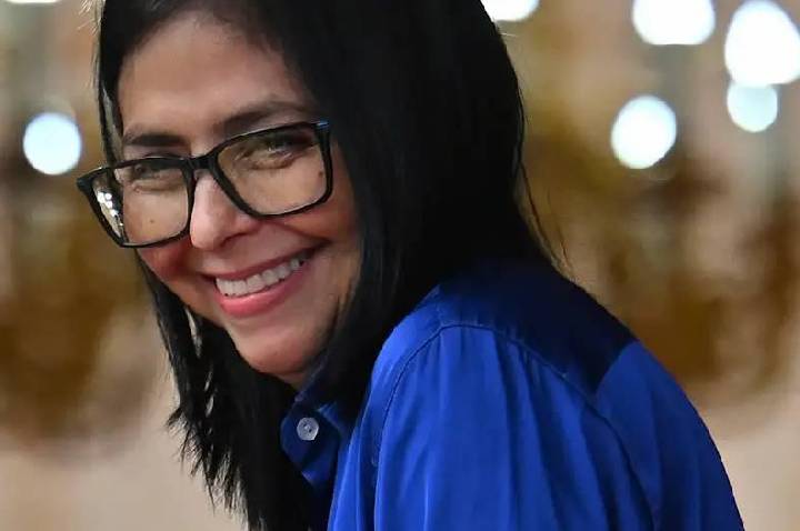 EUA retiram sanções contra presidente interina da Venezuela