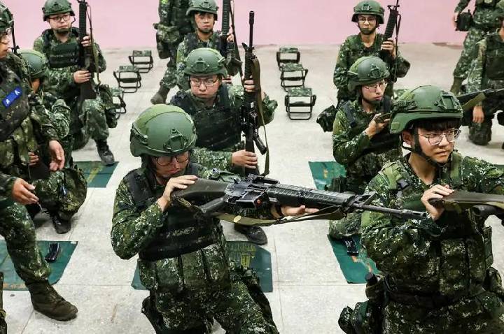 EUA suspendem venda bilionária de armas a Taiwan