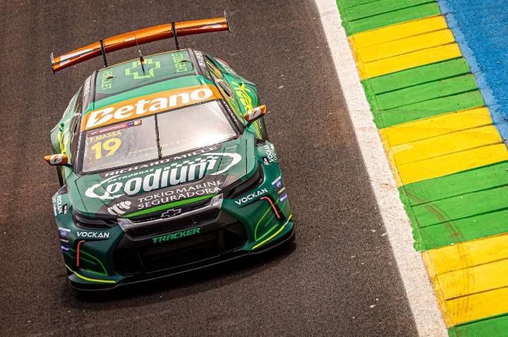 Felipe Massa é o quarto colocado na corrida sprint de Goiânia