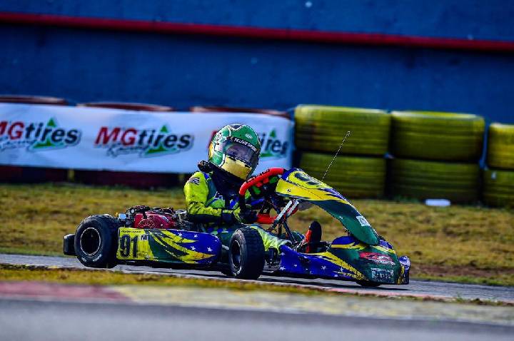 Felipe Saddi supera susto em Interlagos, mantém liderança e parte para desafio internacional no Sul-Americano