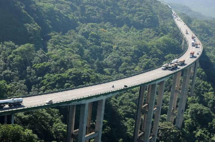Feriado de Tiradentes deve levar quase 20 milhões de veículos às rodovias concedidas de São Paulo