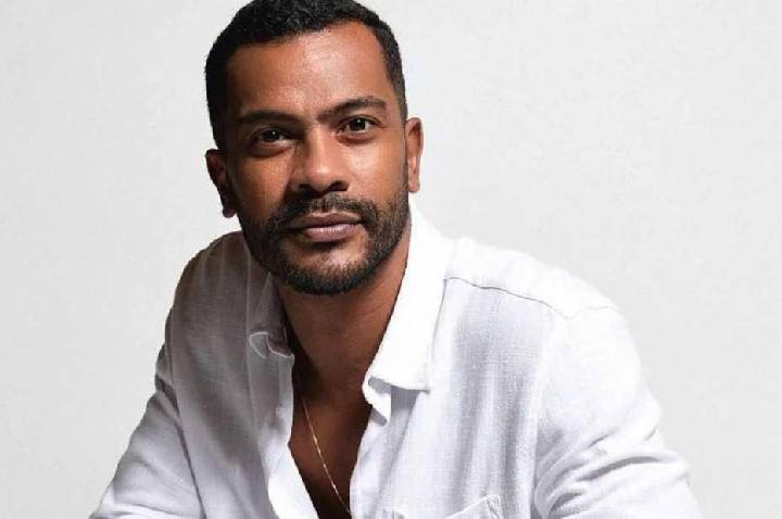 Festival Todos em Cena recebe ator Samuel de Assis em espetáculo gratuito sobre identidade, pertencimento e antirracismo