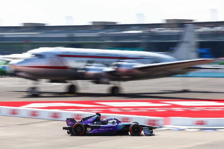 Fórmula E chega ao icônico Circuito do Aeroporto Tempelhof para rodada dupla do E-Prix de Berlim de 2026; veja guia completo
