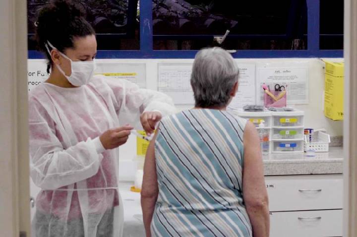 Governo de SP reforça vacinação contra a gripe com chegada do outono e convoca público prioritário