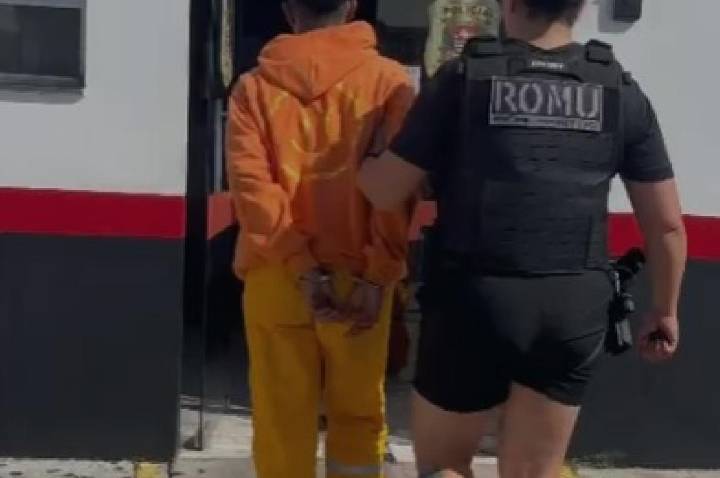 Guarda municipal a caminho do trabalho prende homem por roubo de moto em Santos