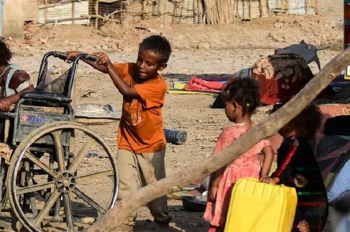 Guerra no Sudão impõe vida sombria para milhões de crianças