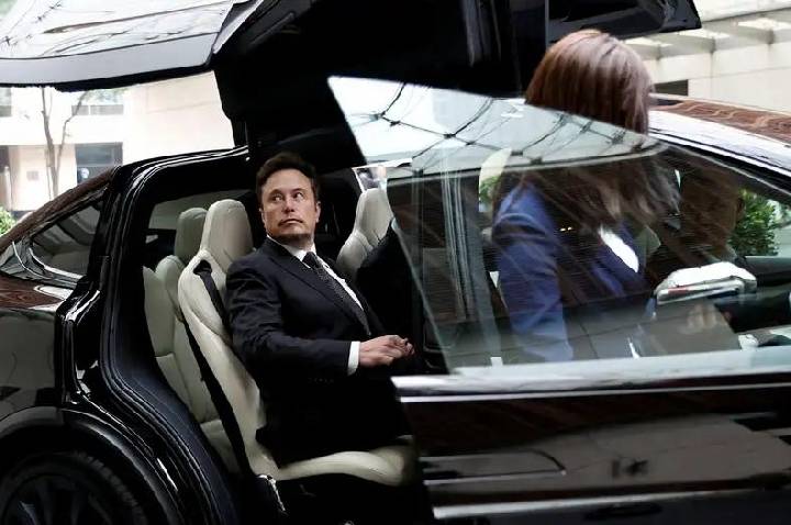 Holanda permite direção assistida da Tesla pela 1ª vez na UE