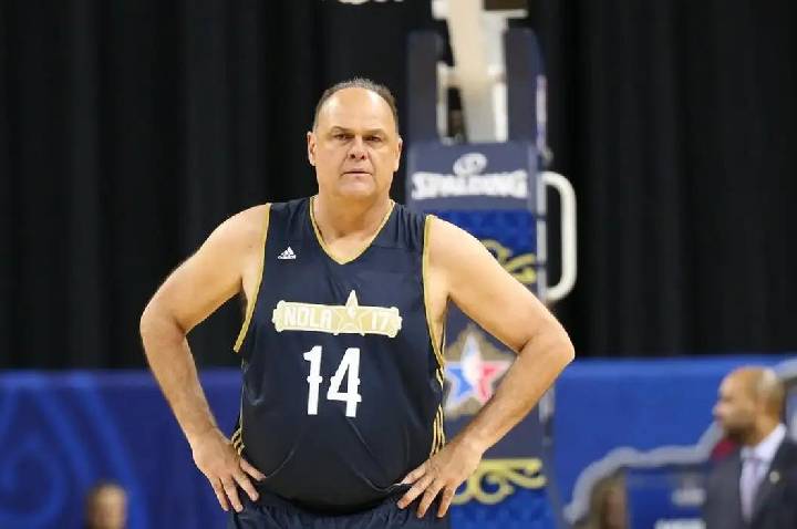 Jogador de basquete Oscar Schmidt morre aos 68 anos em São Paulo