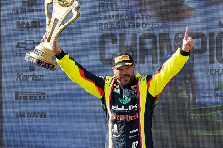 Jorge Martelli renova com a Team RC e parte para a temporada 2026 da NASCAR Brasil