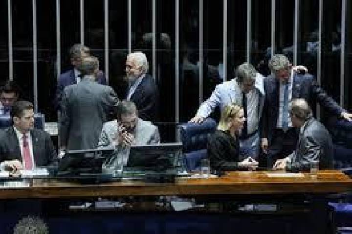 Justiça tributária: Lula celebra isenção para quem ganha até R$ 5 mil