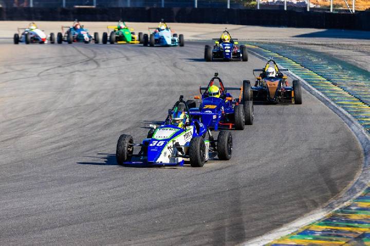 Lélio Assumpção e Arthur Guilherme brilham na 2ª etapa da Fórmula eVolution