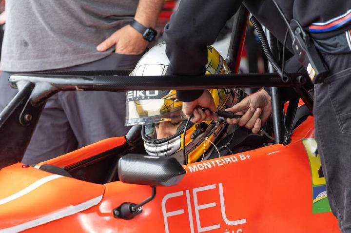 Lucas Monteiro domina fim de semana em Interlagos e amplia liderança da Fórmula 1600 com duas vitórias na Super