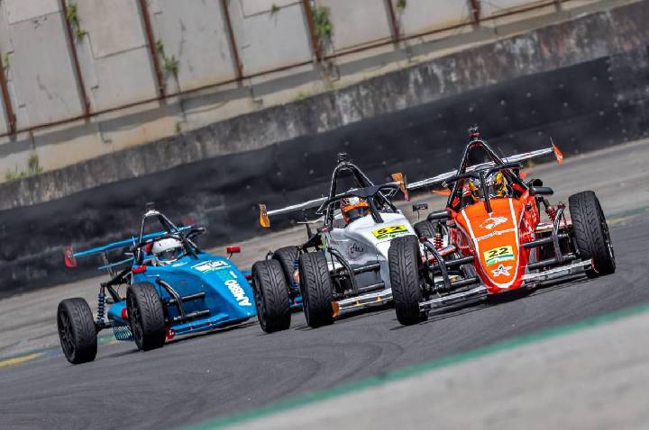 Lucas Monteiro vence na Divisão Super e consolida protagonismo na 4ª Etapa da Fórmula 1600 em Interlagos