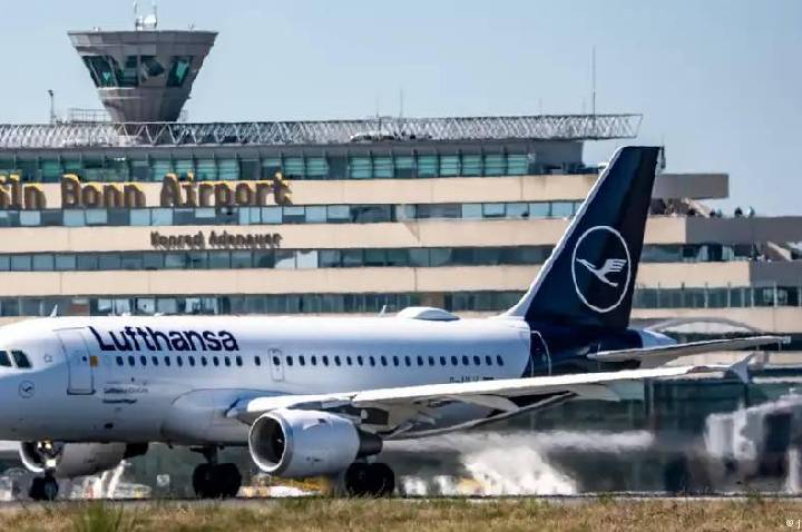 Lufthansa acaba com bagagem de mão gratuita em tarifa básica