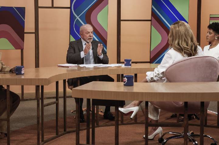 Lula diz que monitora preço dos combustíveis todos os dias