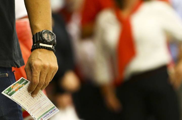 Mega-Sena acumula novamente e prêmio principal vai a R$ 115 milhões