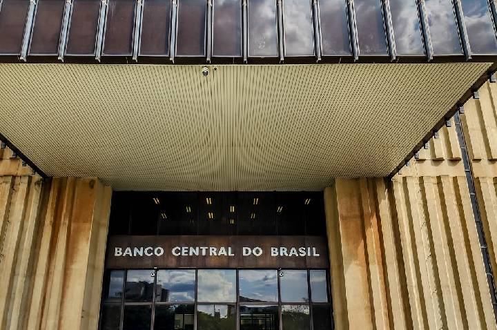 Mercado eleva previsão da inflação para 5,04% este ano
