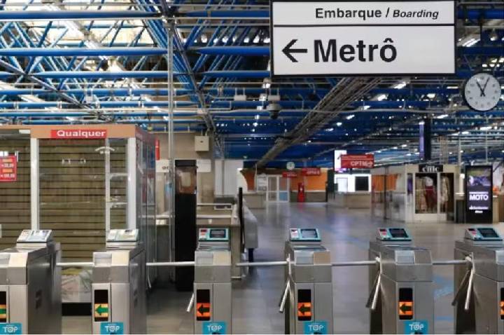 Metrô de SP passa a aceitar cartões virtuais nas catracas