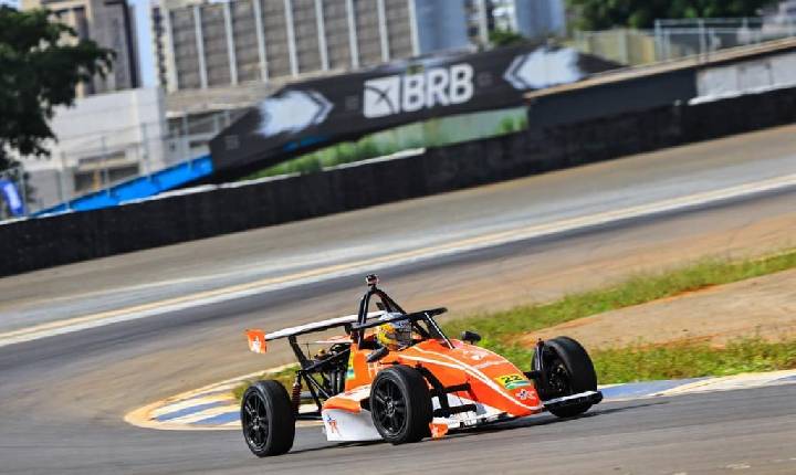 Monteiro deixa Brasília na liderança da F1600