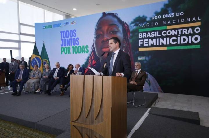 Motta destaca aprovação de 73 propostas pela Câmara no enfrentamento ao feminicídio
