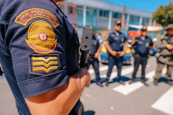 No início da Operação Bairro Mais Seguro, Romu prende traficante reincidente no Baeta Neves 