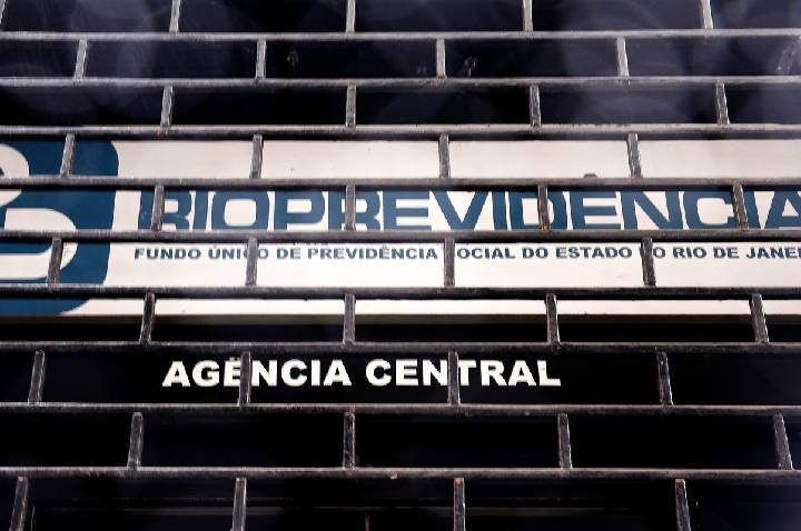 Operação contra Castro mira aportes de R$ 3,6 bi em fundos do Master