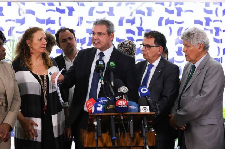 Operação policial no Rio tem críticas e defesas de deputados federais