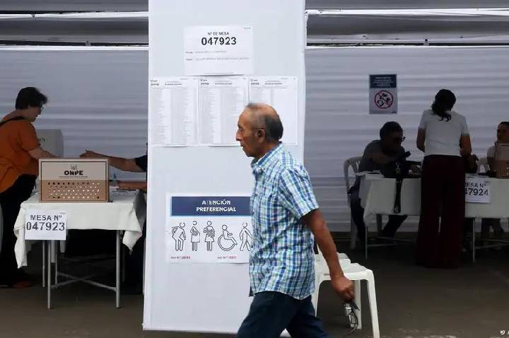 Peru tem disputa acirrada em eleição presidencial