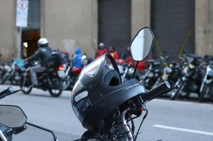 Polícia de São Paulo faz operação contra comércio ilegal de peças de moto no centro da capital